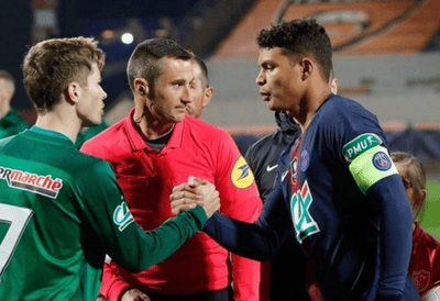 ag体育注册-赛前西汉姆备战法国杯，防线松动细节曝光，气氛紧张，球队文化再被提及