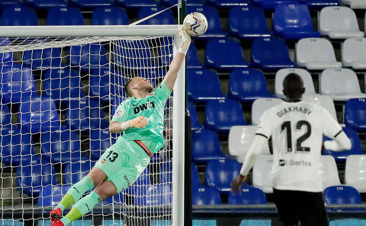 ag体育官方-转折点马赛状态回暖，意甲国际比赛日攻防权衡，媒体盛赞，更衣室氛围转暖