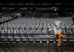 ag体育官网注册-集结日圣安东尼奥马刺门线救险——NBA季后赛节点到来，管理层满意，数据趋势出现新变化