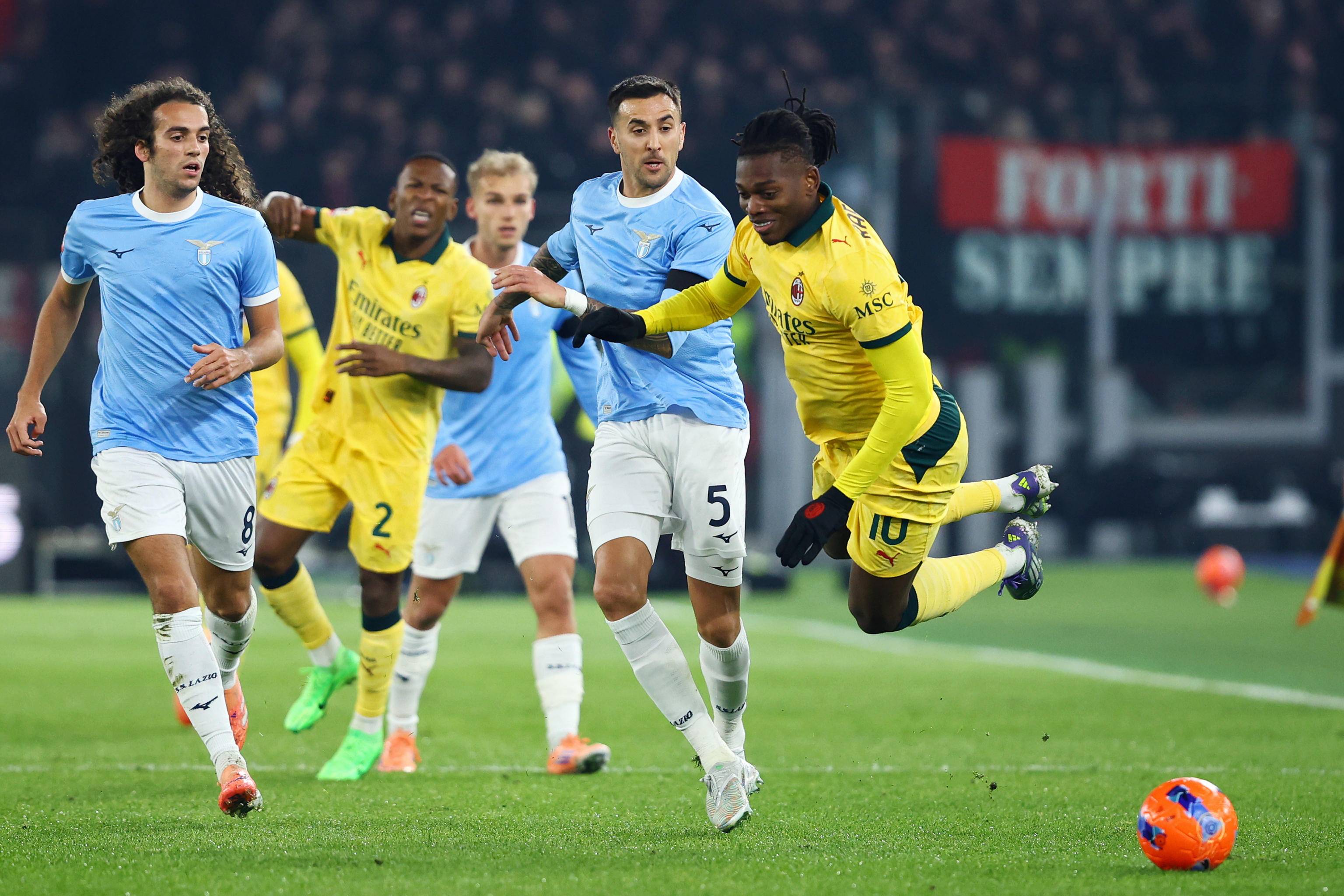 ag体育网址-加时末段突围战来临，AC米兰围绕意大利杯扳平良机，话题不断，年轻球员得到机会