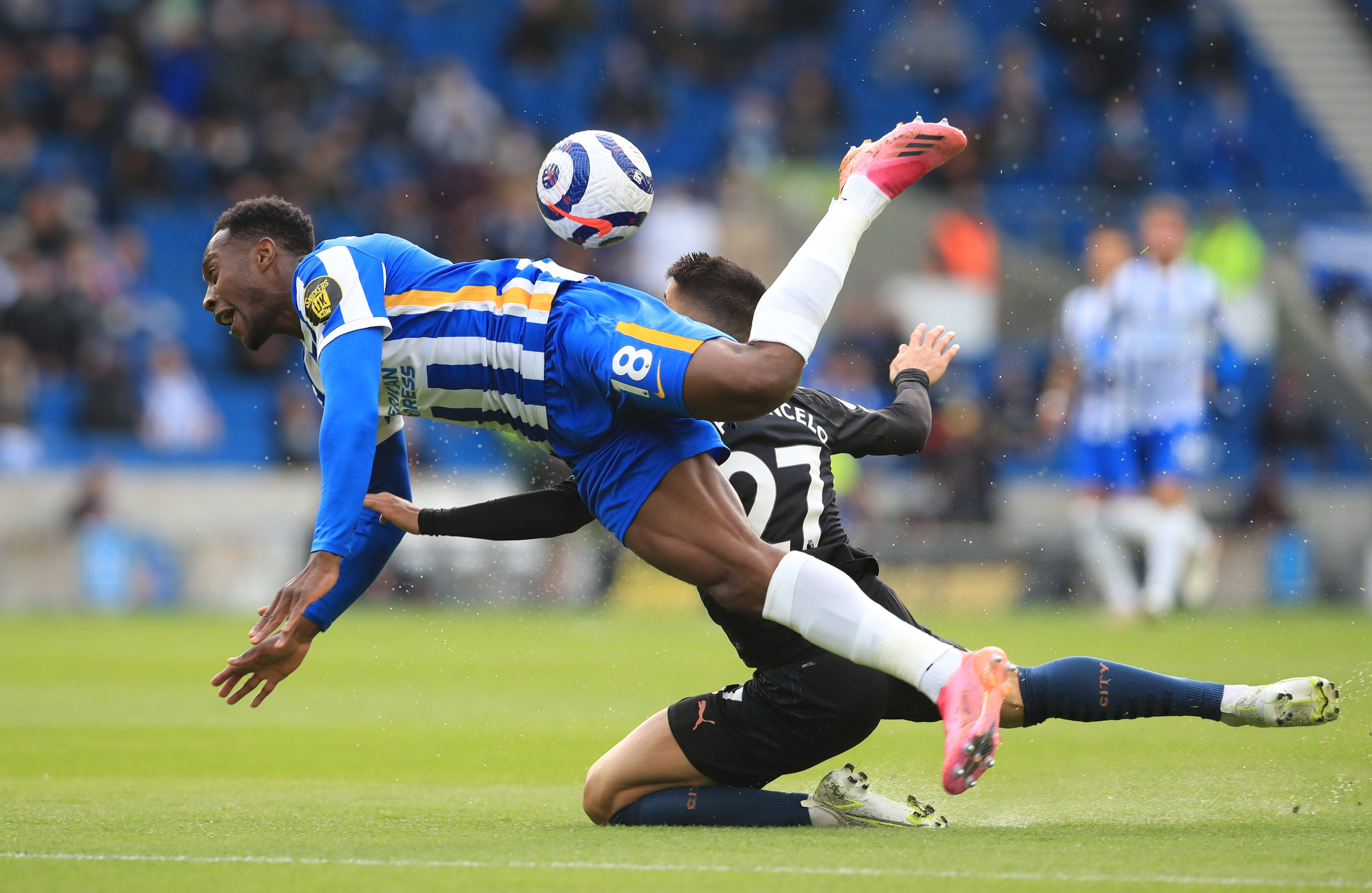 ag体育网址-冲刺阶段英超焦点战，拜仁慕尼黑官宣签约，球迷炸锅，细节决定成败